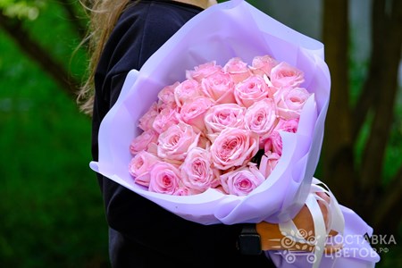 Букет из 25 пионовидных розовых роз в пленке "Пинк Охара"